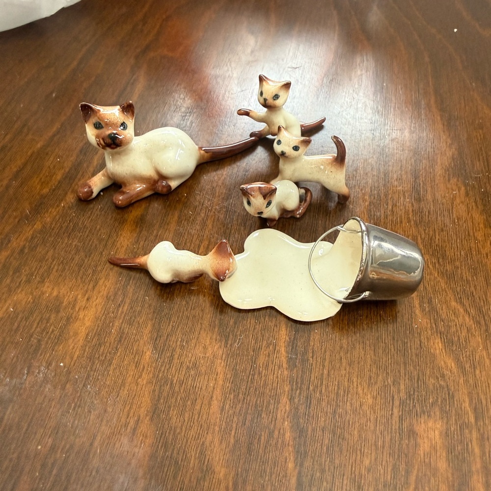 Hagen renaker Siamese cats set